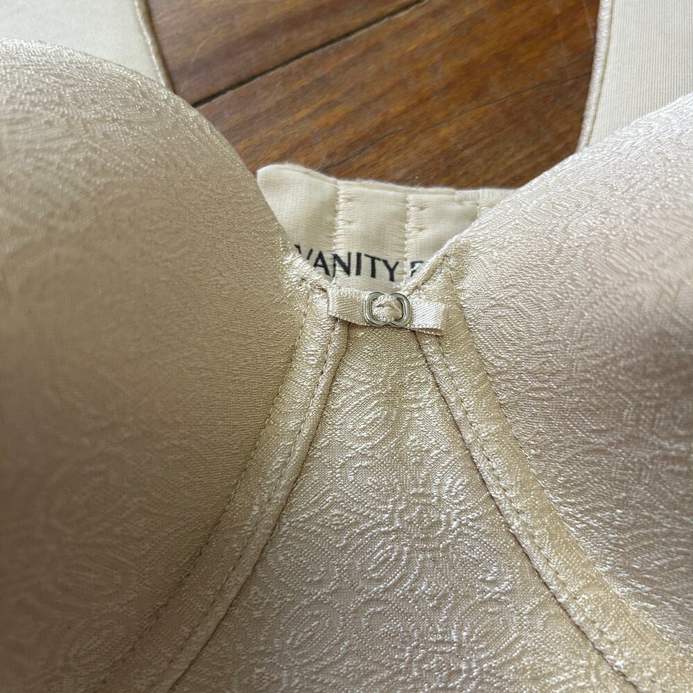 Vanity Fair Nude 40DD Bra - Picture 2 of 8